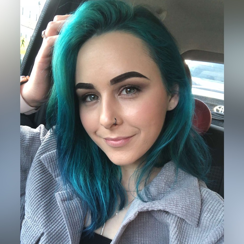 Meet your Posher, Hayley